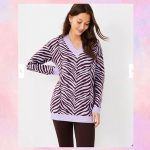 ANN TAYLOR Zebra Print V-Neck Tunic Sweater